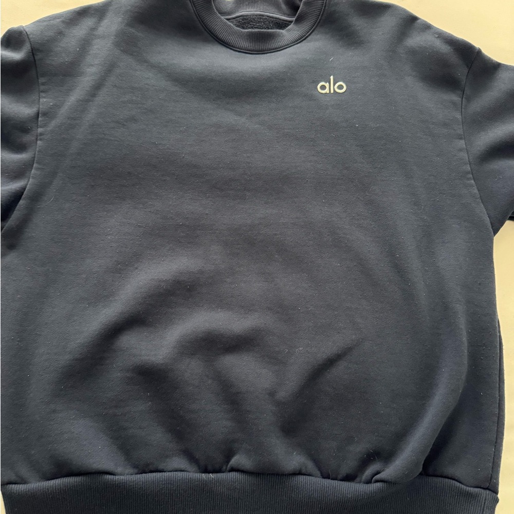 ALO Yoga Women’s Dark Gray Crewneck Sweater